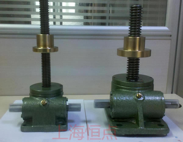 1噸和2.5噸絲杆升降機正面對比圖