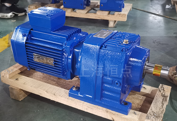 R47系列減速機配電機，藍色油漆實物照片