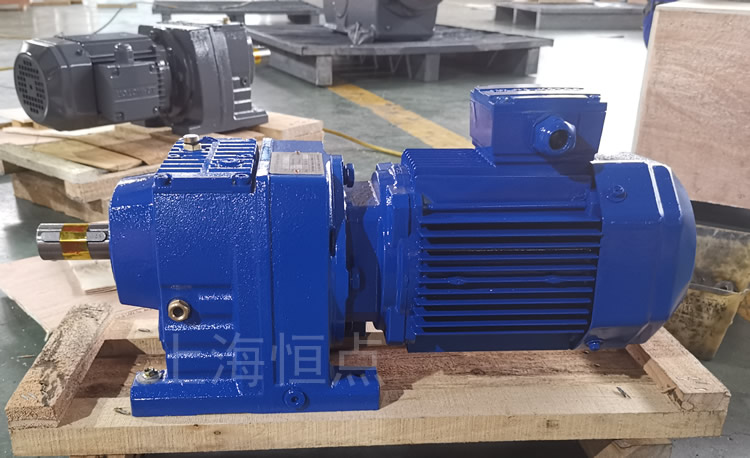 R47系列減速機配電機，藍色油漆實物照片