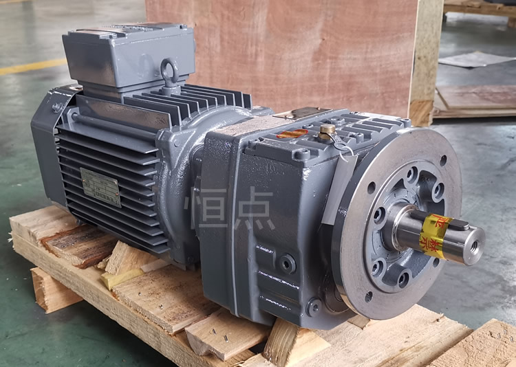 RF47系列減速機配直聯電機，立式安裝 輸出法蘭+軸 實物圖