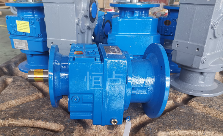 RF47系列減速機輸入配圓法蘭 輸出配法蘭+軸 藍色油漆 實物圖