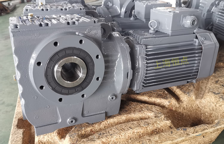 SA77系列減速機輸入配電機，輸出通孔，常用件實物圖