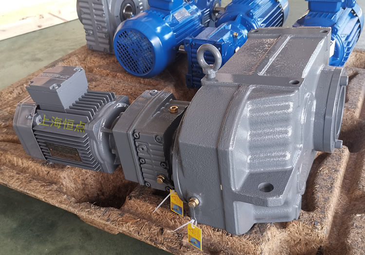  FAZ77R37雙級減速機，通孔+小法蘭輸出，實物圖如下