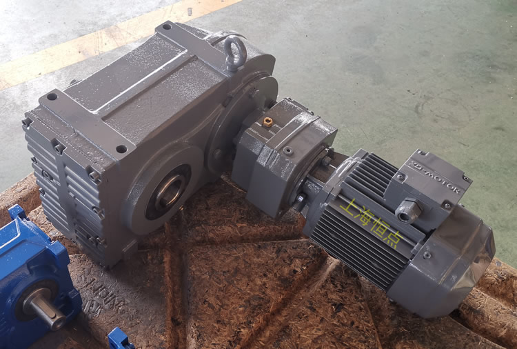  FAZ77R37雙級減速機，通孔+小法蘭輸出，實物圖